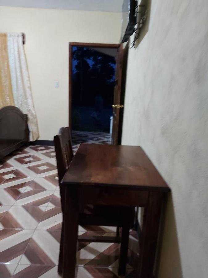 Hotel Los Reyes Coban Exterior photo